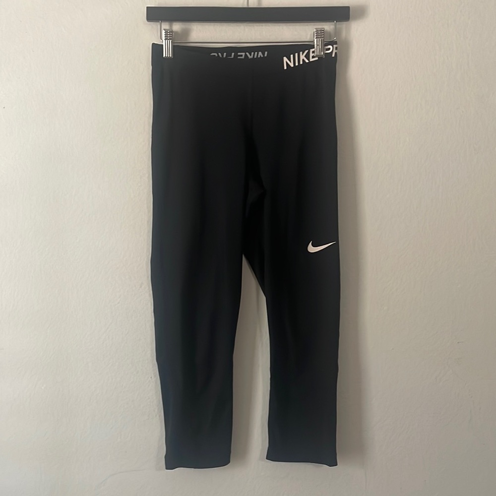 Nike Pro Women’s Capri